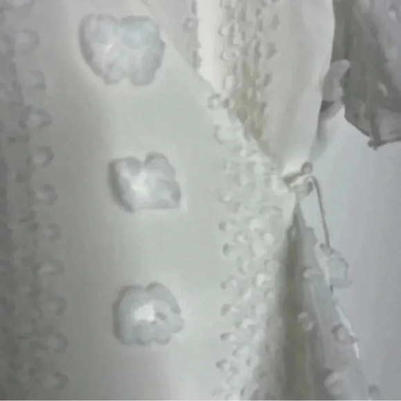 Avantlook White Wrap Dress Size Medium - Picture 5 of 7